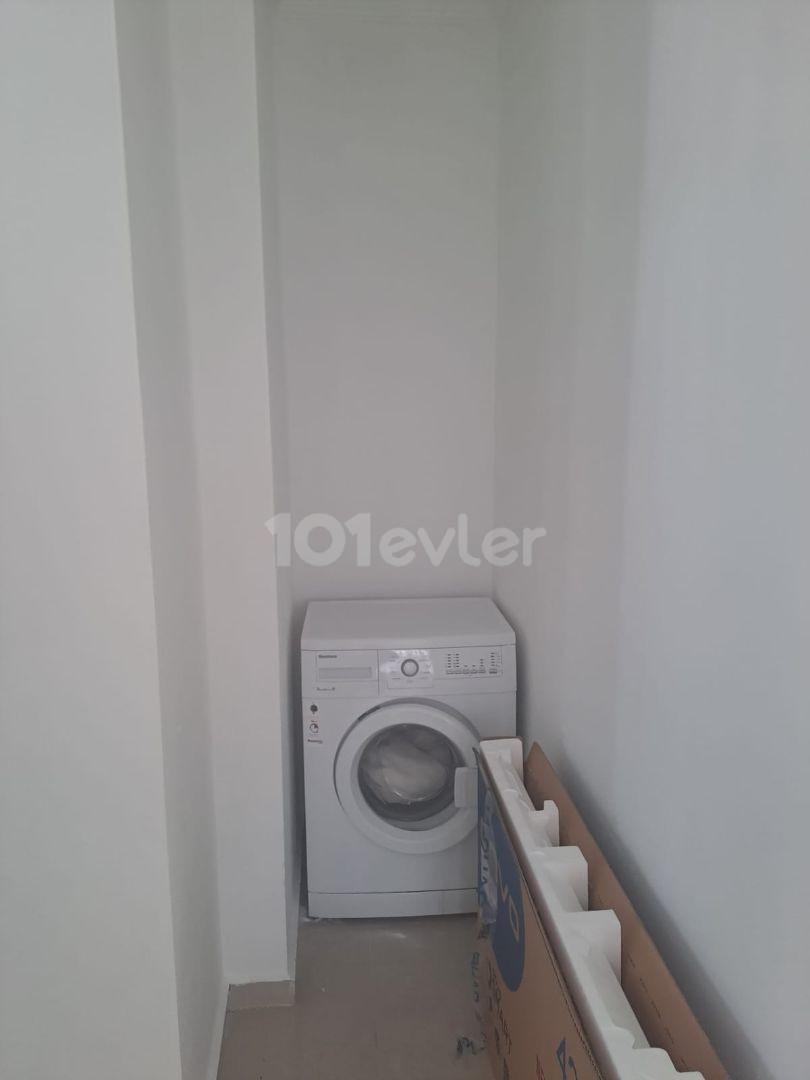 GİRNE MERKEZ'DE 2+1 KİRALIK EŞYALI DAİRE ASANSÖRLÜ BİNA