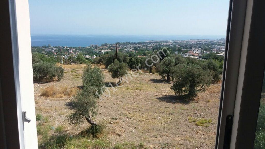 Girne - Lapta'da süper Deniz manzaralı 2+1 Daire