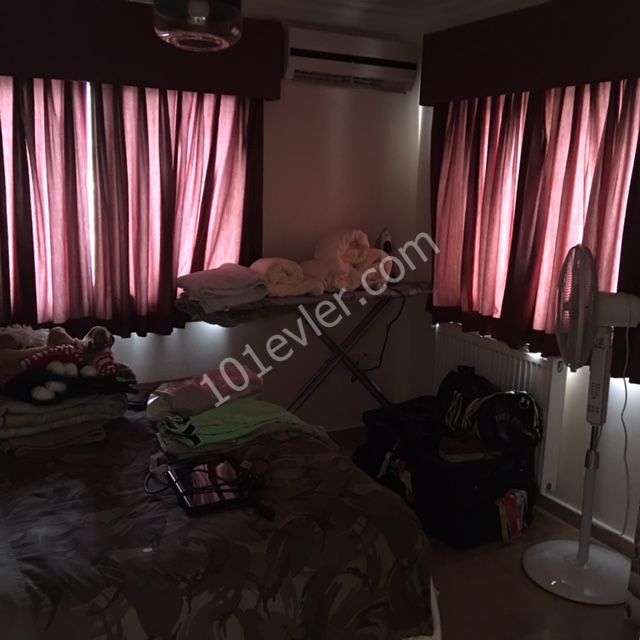 GİRNE EDREMİTTE NEZİH BÖLGESİNDE TÜRK KOÇANLI DAĞ VE DENİZ MANZARALI VİLLA  : SÜREYYA TEZCAN    0533 857 07 24