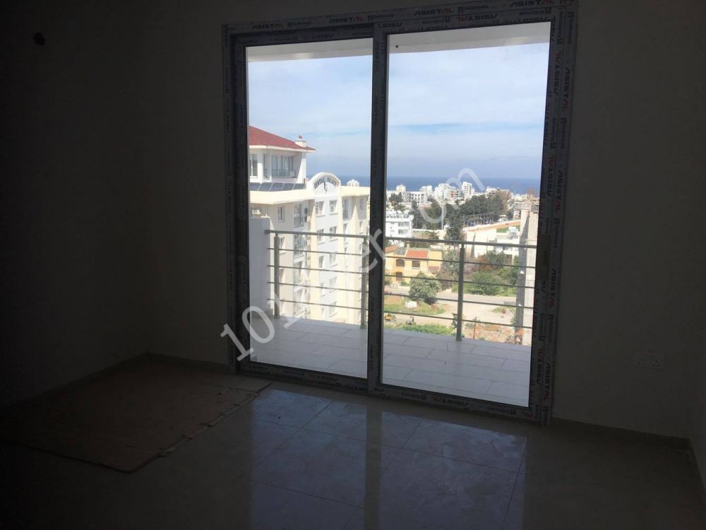 GIRNE MERKEZDE 1+1 LÜKS DAİRE . SÜREYYA TEZCAN +90 533 857 07 24