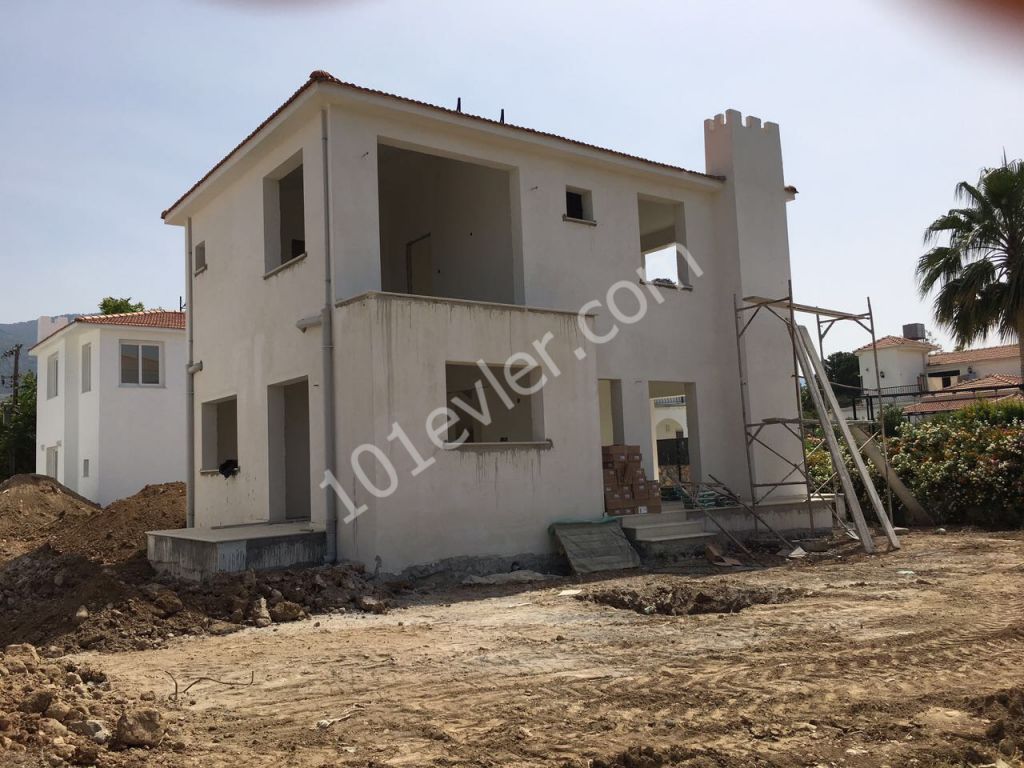 GİRNE , Çatalköy'de kain 3+1 VİLLA : Doğan Boransel 0533-8671911