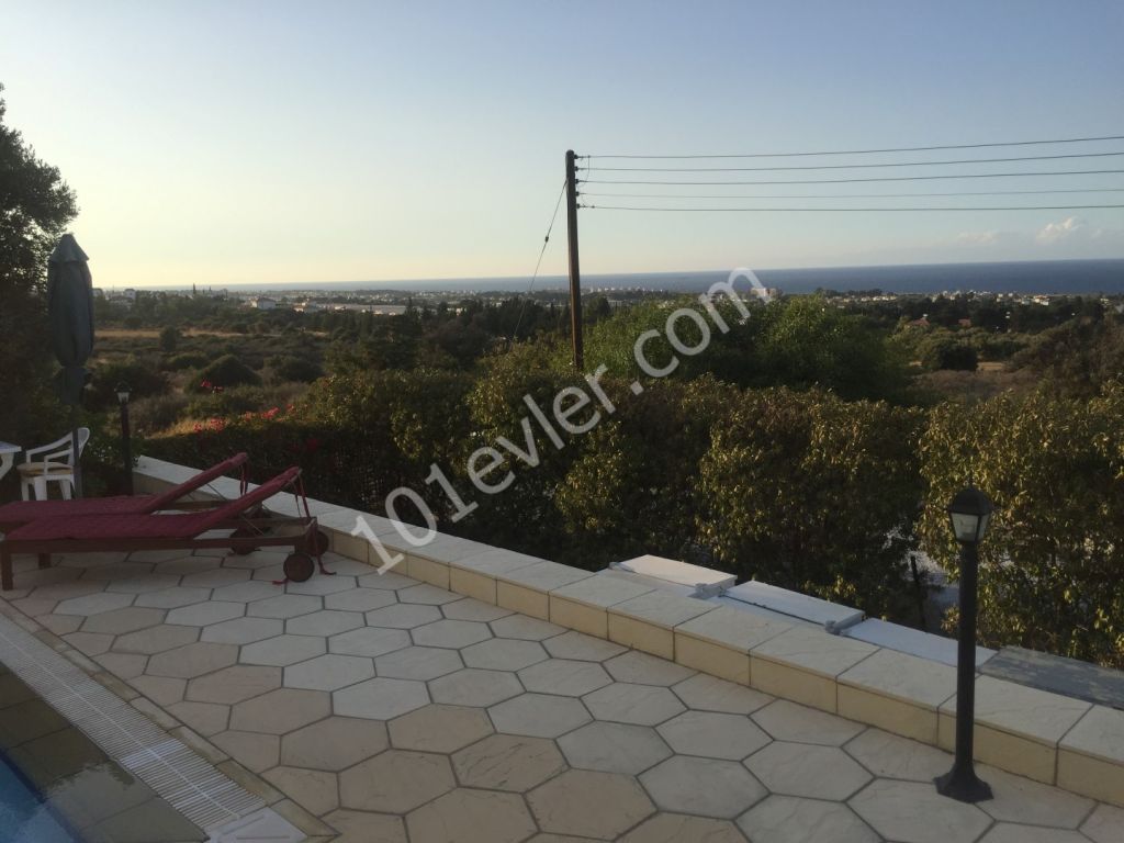 DRINGENDER VERKAUF IN KYRENIA LAPTA REGION 3+1 POOLBUNGALOW MIT SEHR SCHÖNEM MEER- UND BERGBLICK DOĞAN BORANSEL 05338671911