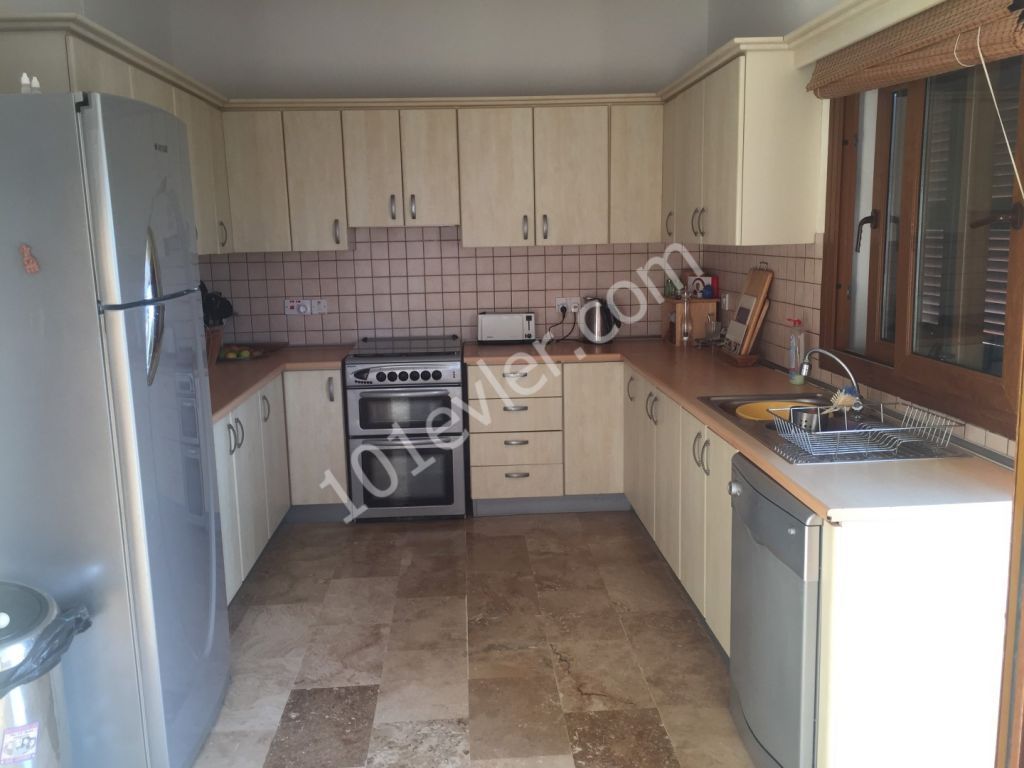 DRINGENDER VERKAUF IN KYRENIA LAPTA REGION 3+1 POOLBUNGALOW MIT SEHR SCHÖNEM MEER- UND BERGBLICK DOĞAN BORANSEL 05338671911