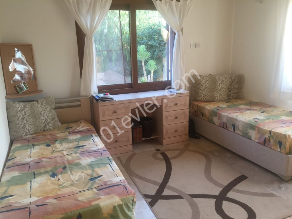 DRINGENDER VERKAUF IN KYRENIA LAPTA REGION 3+1 POOLBUNGALOW MIT SEHR SCHÖNEM MEER- UND BERGBLICK DOĞAN BORANSEL 05338671911