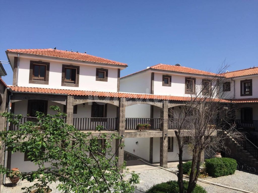  FOR RENT KYRENIA OZANKOY AREA 1+1 APARTMENT WITH COMMUNAL OLIMPIC SWIMMING POOL: DOĞAN BORANSEL 0533 867 19 11