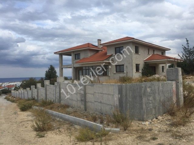 SOLE AGENT FOR SALE KYRENIA ALSANCAK AREA 4 BEDROOM VILLA WITH SPECTACULAR VIEWS AND IN