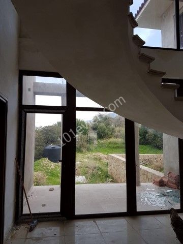 SOLE AGENT FOR SALE KYRENIA ALSANCAK AREA 4 BEDROOM VILLA WITH SPECTACULAR VIEWS AND IN