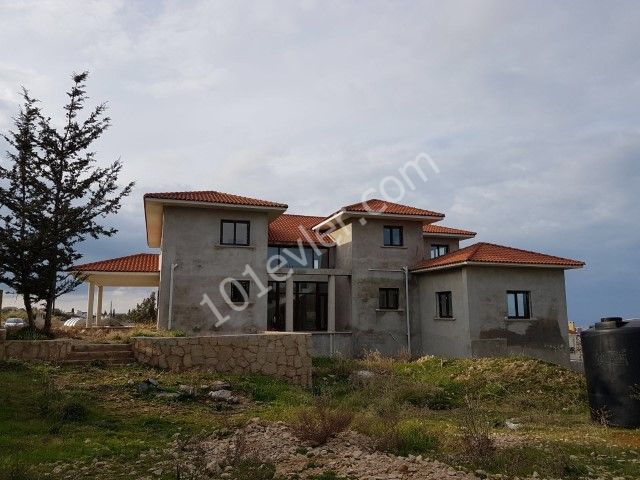 SOLE AGENT FOR SALE KYRENIA ALSANCAK AREA 4 BEDROOM VILLA WITH SPECTACULAR VIEWS AND IN