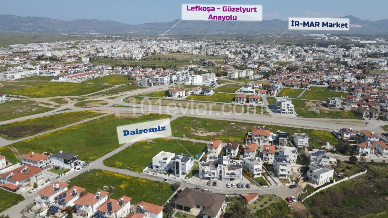 Yenikent'te 2 katlı apartmanın 2. katında geniş teraslı ve balkonlu, şömineli 3+1 daire