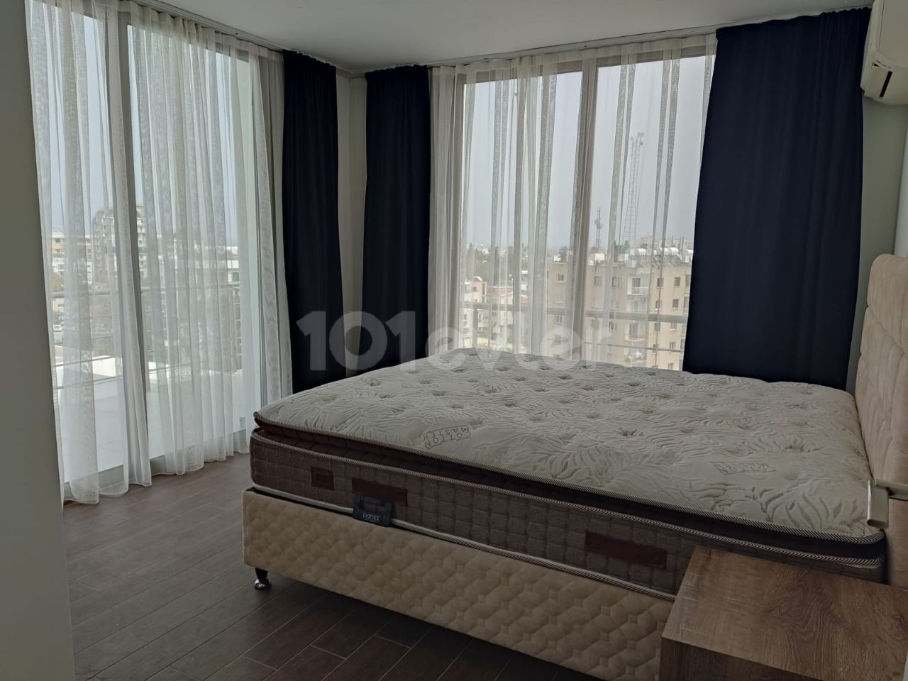 Girne Merkezde  Güzel Konumda Satılık 3+1 Penthouse