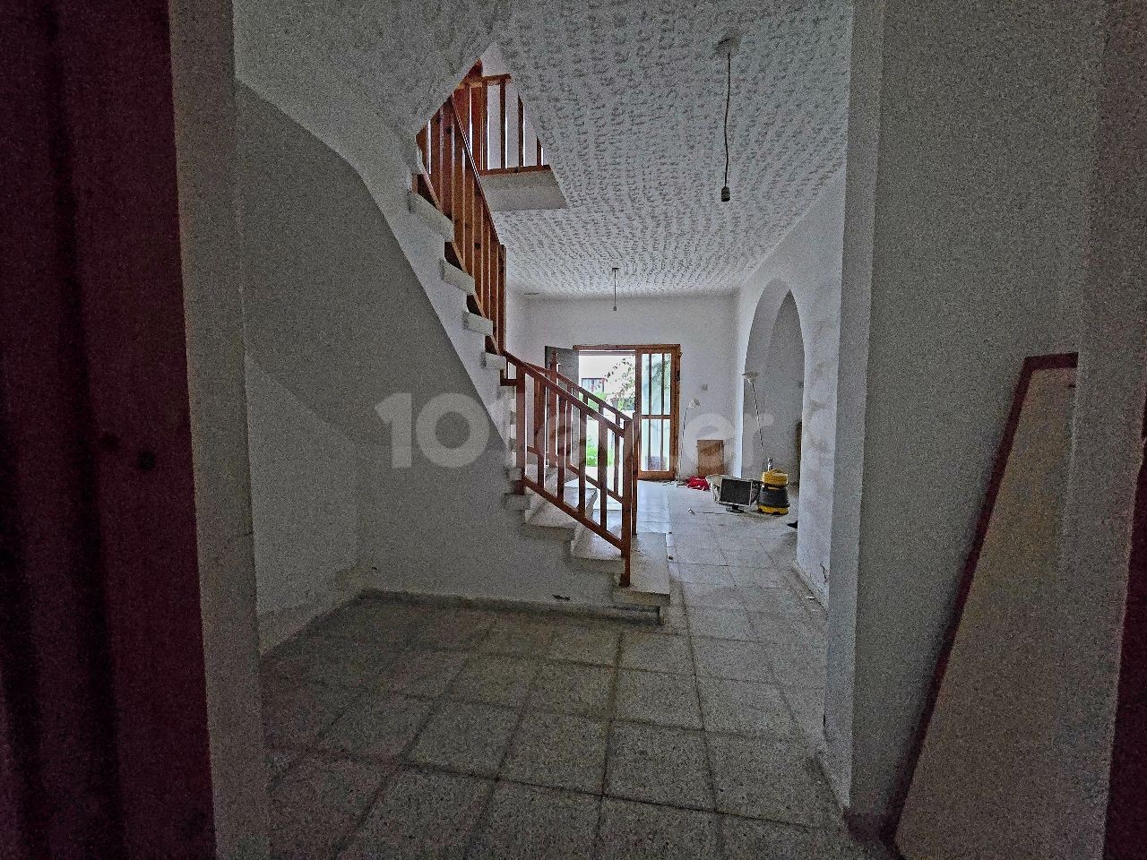 YELLOW STONE 350 M2 DETACHED VILLA WHICH REQUESTS RENOVATION ON A FULL LAND IN NICOSIA-YENIKENT REGION