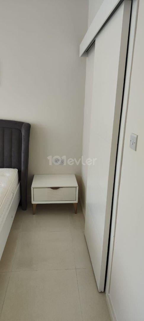 Abelia kompleksinde 2 + 1 satacağım, kompleksin arazisinde sauna, oyun alanı, yürüme mesafesinde bir dükkan var, denizden 2 dakika