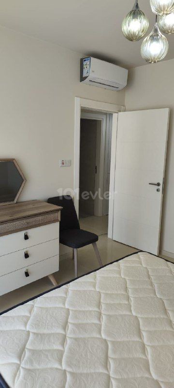 Abelia kompleksinde 2 + 1 satacağım, kompleksin arazisinde sauna, oyun alanı, yürüme mesafesinde bir dükkan var, denizden 2 dakika