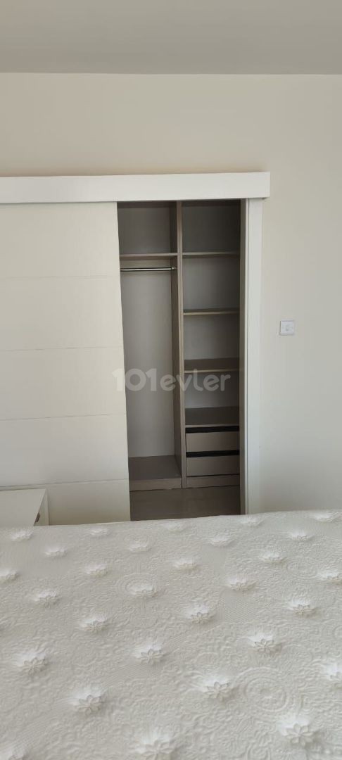 Abelia kompleksinde 2 + 1 satacağım, kompleksin arazisinde sauna, oyun alanı, yürüme mesafesinde bir dükkan var, denizden 2 dakika