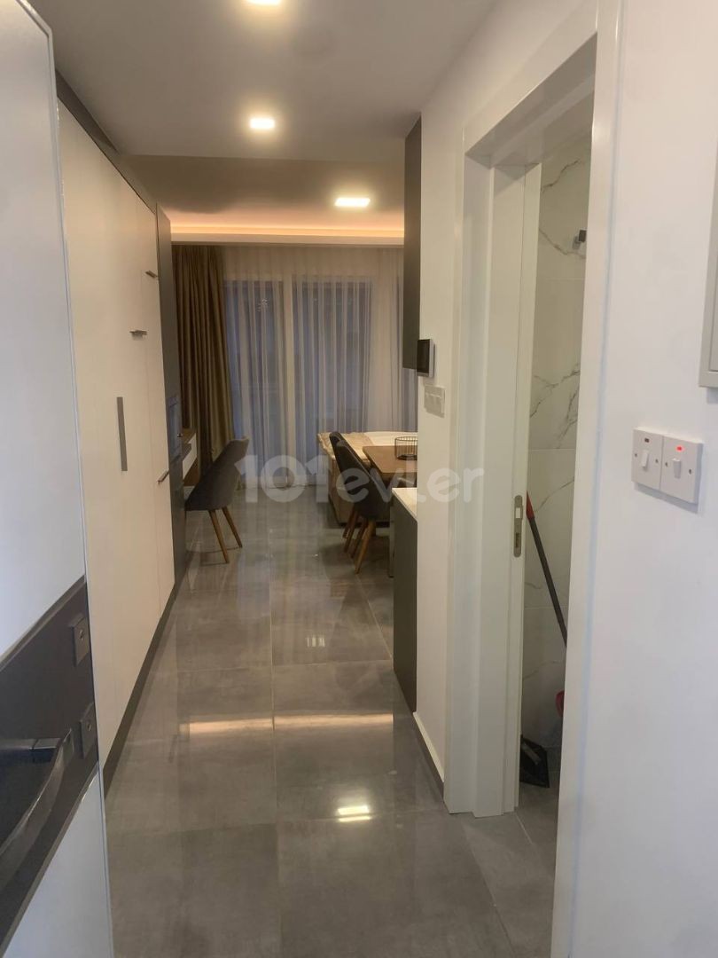 Studio in courtyard complex, 3rd floor fully furnished, furniture and appliances stand