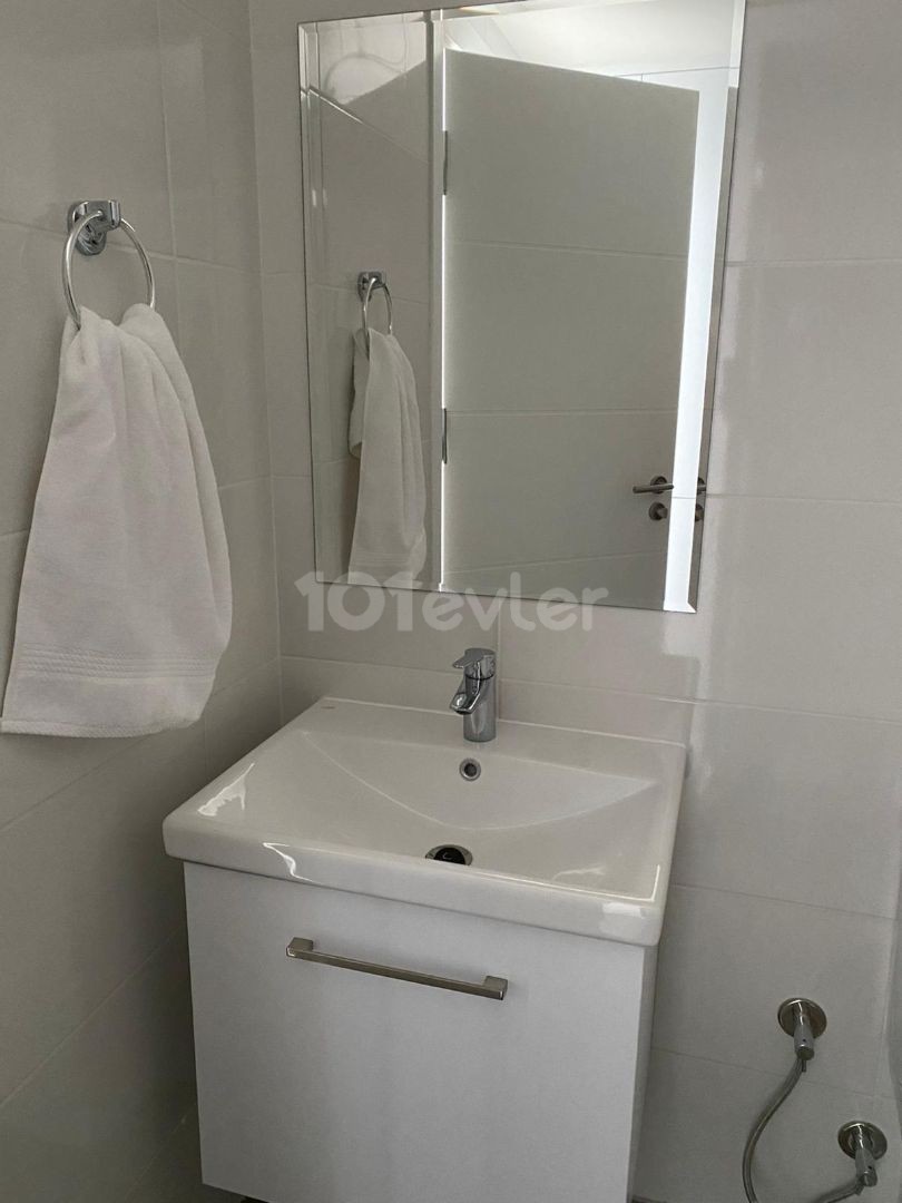 E ① Invest ten Pier Bosporus Studio-Wohnung zum Verkauf mit Meerblick ** 