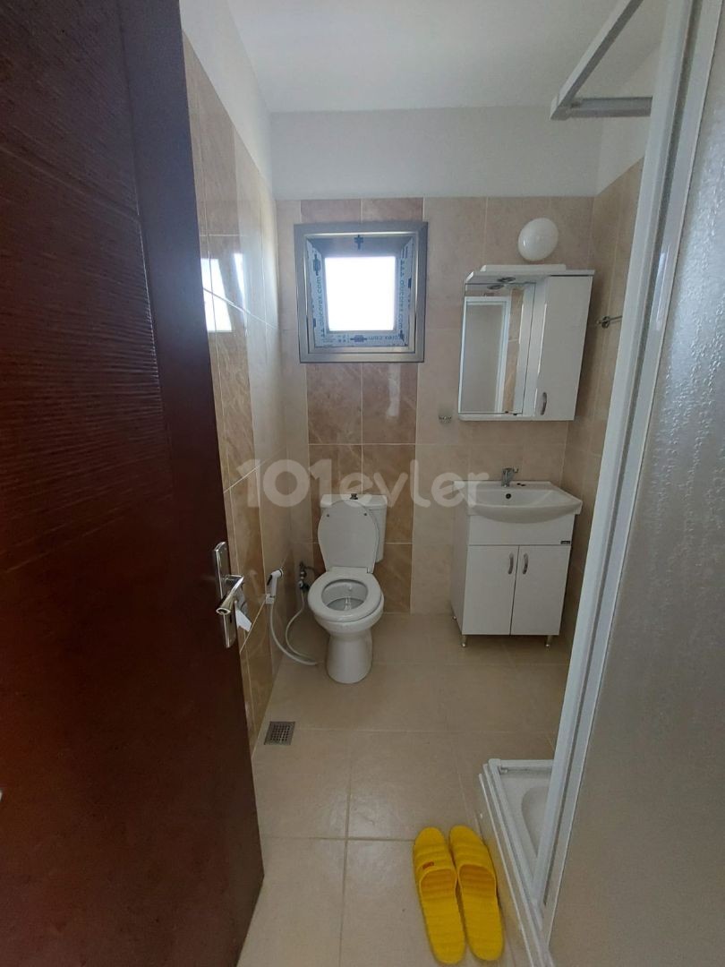 Komplett möblierte 2+1 Penthouse-Wohnung zum Verkauf mit Meerblick an der Salamis Road, Nordzypern Famagusta