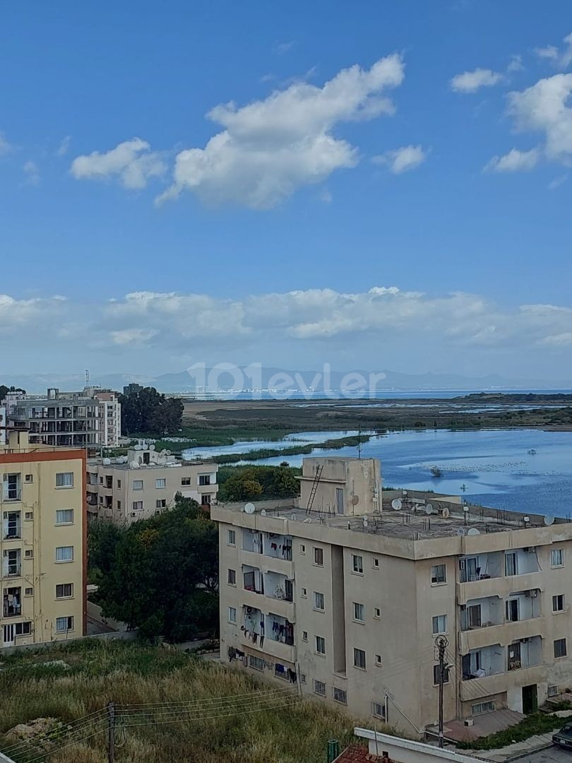 Komplett möblierte 2+1 Penthouse-Wohnung zum Verkauf mit Meerblick an der Salamis Road, Nordzypern Famagusta