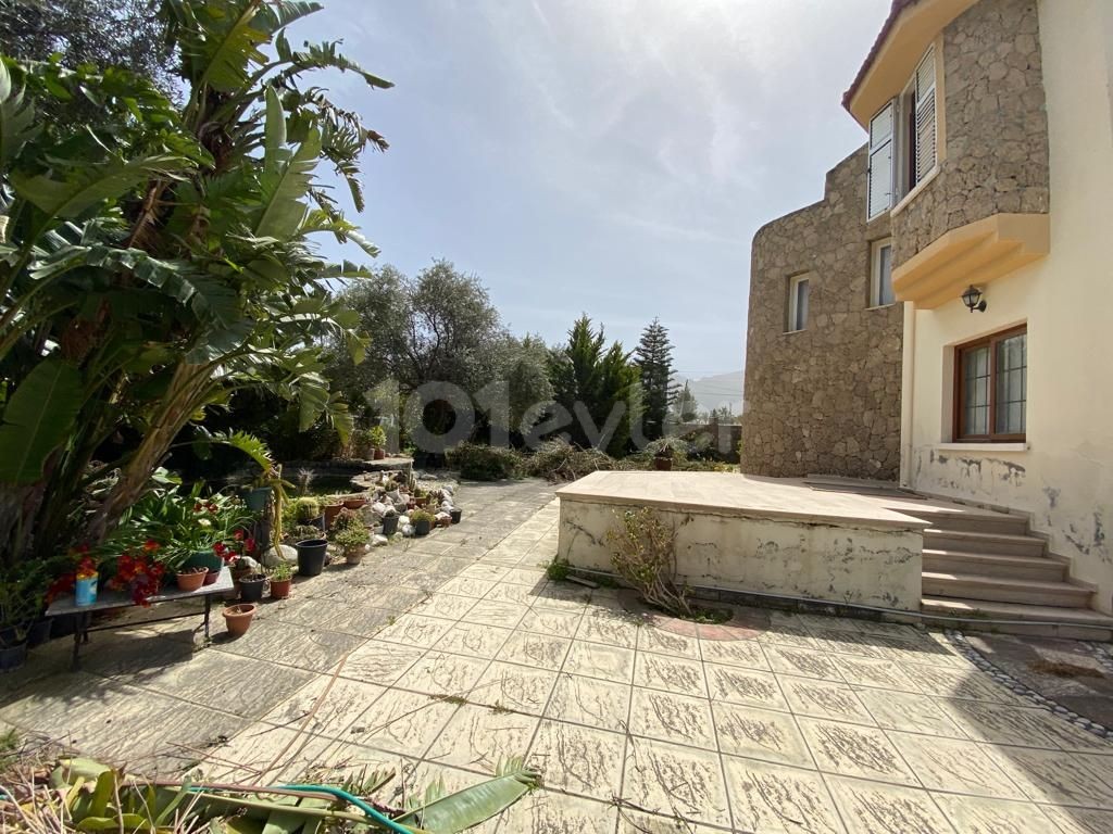 Land For Sale With Commercial Value On The Main Road In Girne Çatalköy ** 