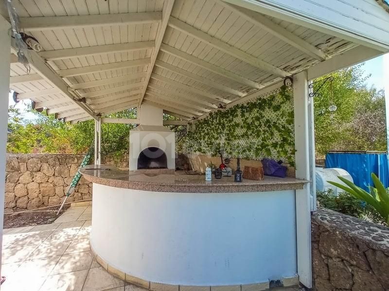 Freistehende 2 + 1 Villa Mit Gemeinschaftspool Mit Meerblick In Kyrenia Chatalköy 119000 Stg ** 