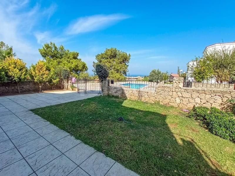 Girne Çatalköyde Deniz Manzaralı Ortak Havuzlu Müstakil 2+1 Villa 119000 Stg 