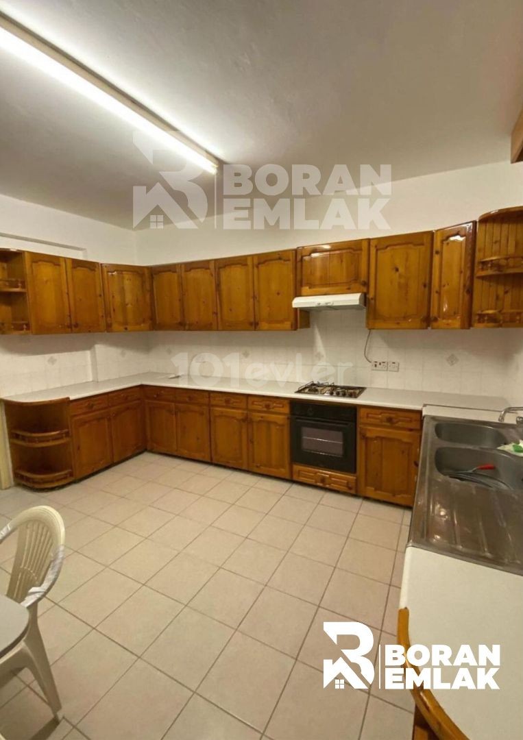 3+1 Wohnung zur Miete in Nikosia Dereboyu 5500 TL ** 