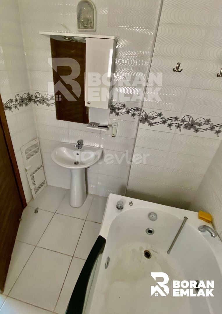 2+1 Wohnung mit Jacuzzi 300 STG zur Miete in Nikosia Kucuk Kaymakli ** 