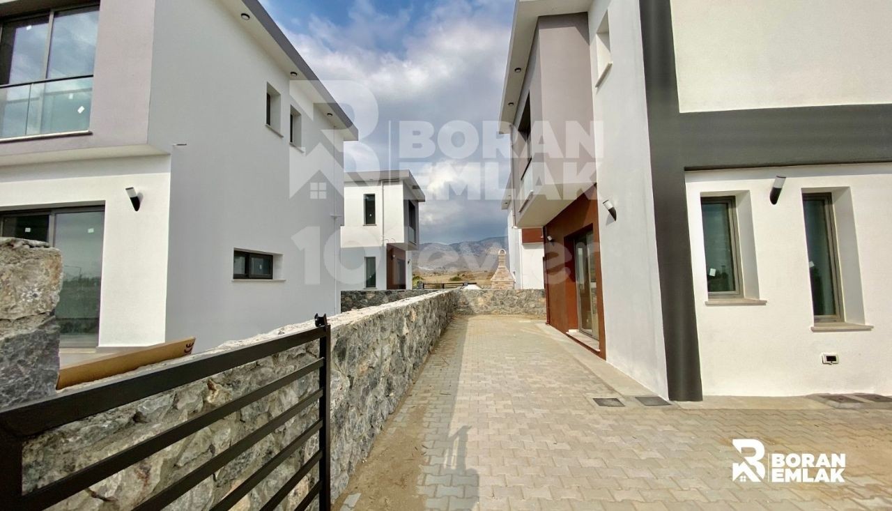 Neu erbaute Gelegenheit in Kyrenia Dikmen 3 + 1 Villa 115,000 STG ** 