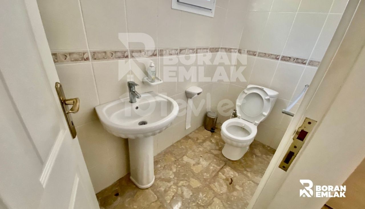 Zu verkaufen 3+1 Villa mit Pool in Kyrenia Catalkoy ** 