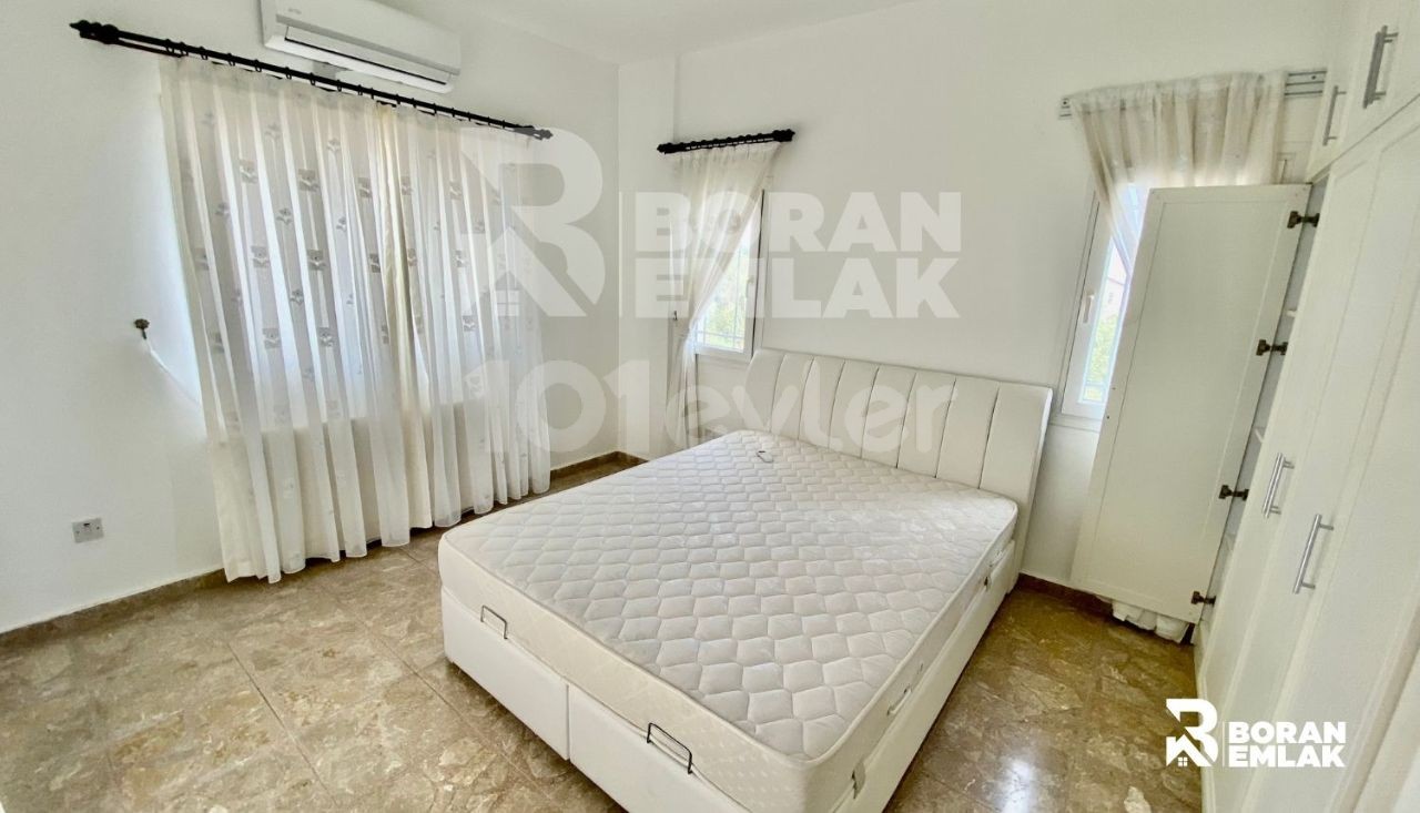 Zu verkaufen 3+1 Villa mit Pool in Kyrenia Catalkoy ** 