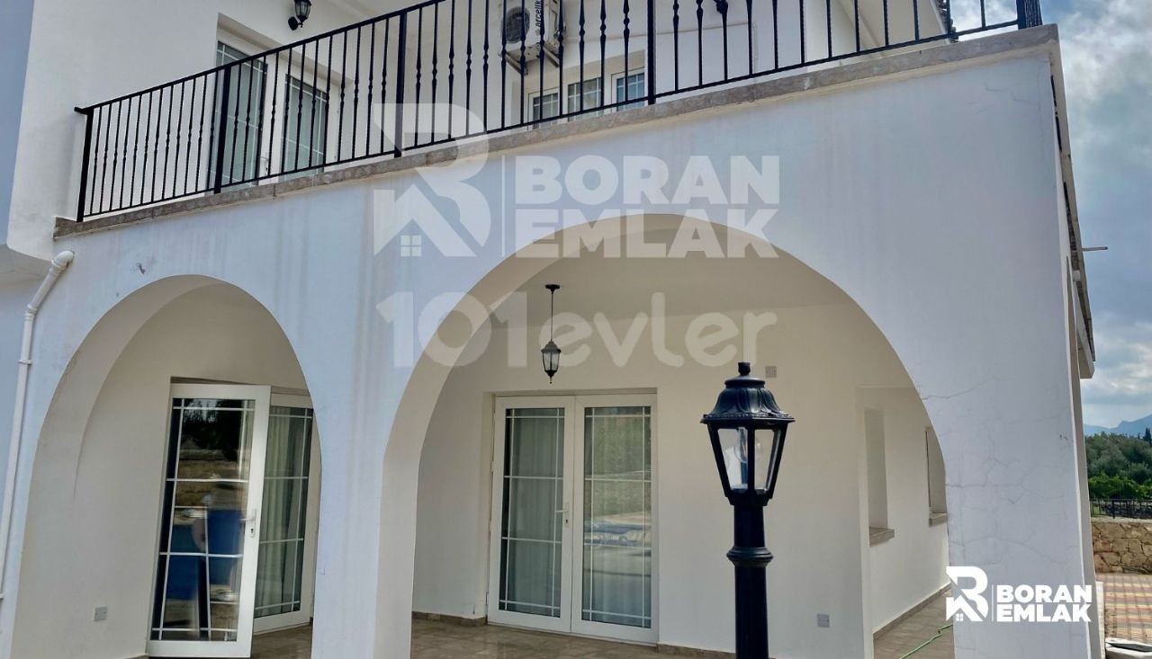 Girne Catalkoy'de Satilik 3+1 Havuzlu Villa 