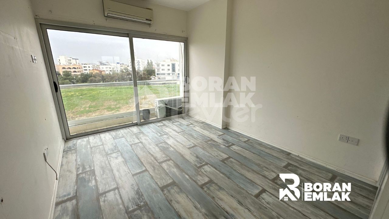 Lefkosa Gonyeli Municipal Boulevard 3+1 Flat For Sale On The Street With Commercial Permit