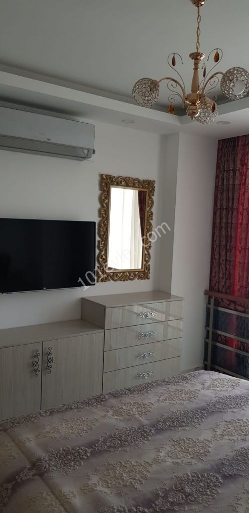 Girne merkezinde Aquamarine residence kiralık 2+1 lüks daire