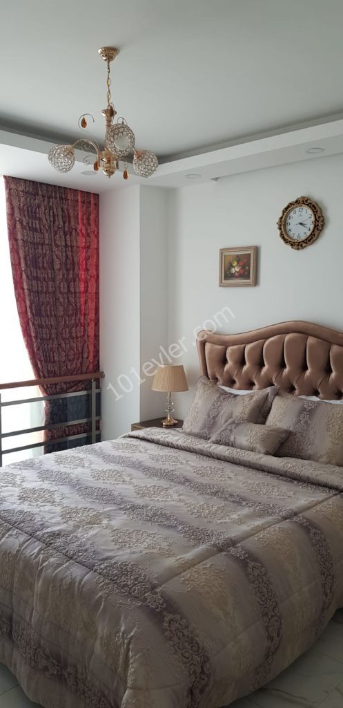 Girne merkezinde Aquamarine residence kiralık 2+1 lüks daire