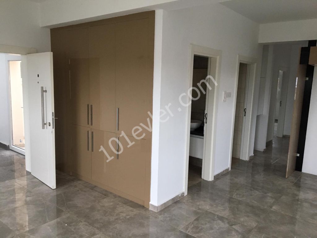 Flat To Rent in Alsancak, Kyrenia