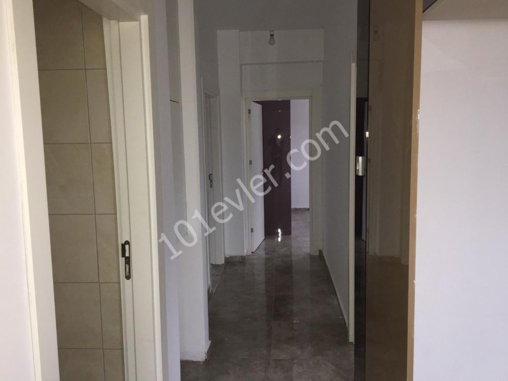 Flat To Rent in Alsancak, Kyrenia