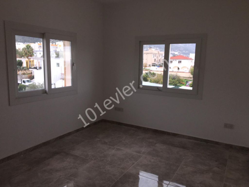 Flat To Rent in Alsancak, Kyrenia