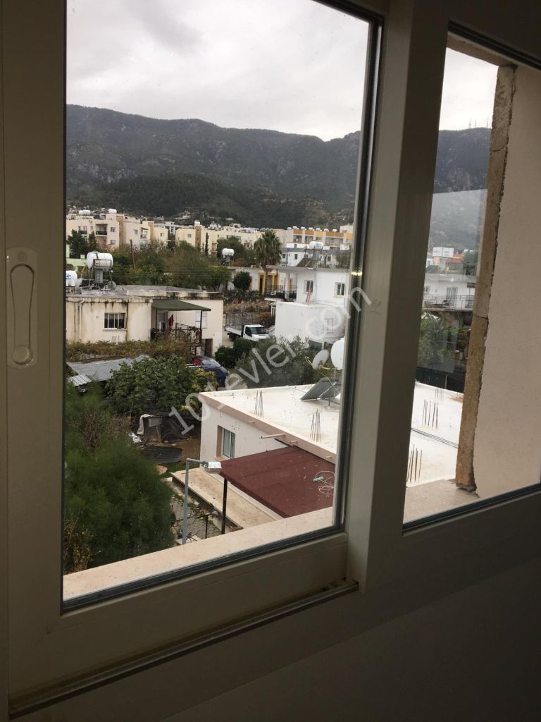 Flat To Rent in Alsancak, Kyrenia