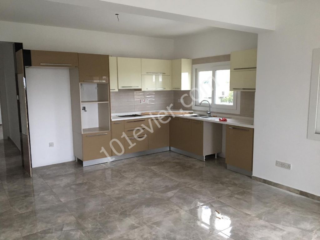 Flat To Rent in Alsancak, Kyrenia