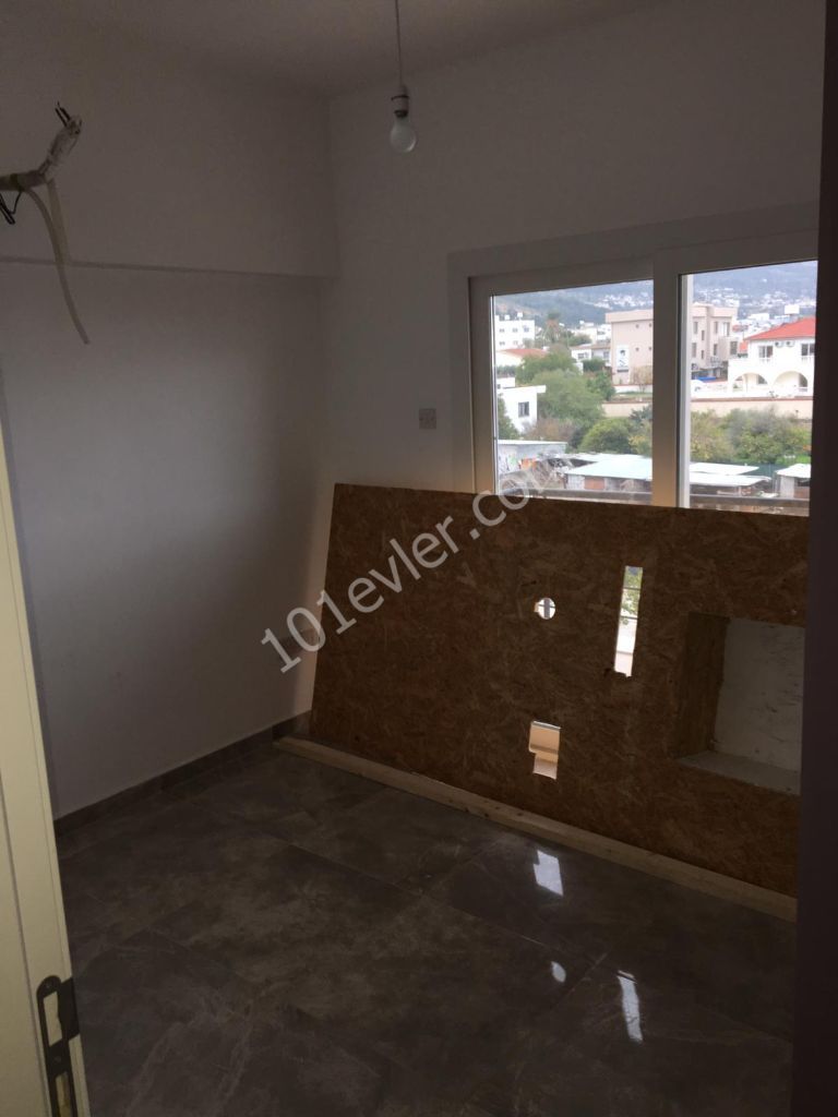 Flat To Rent in Alsancak, Kyrenia