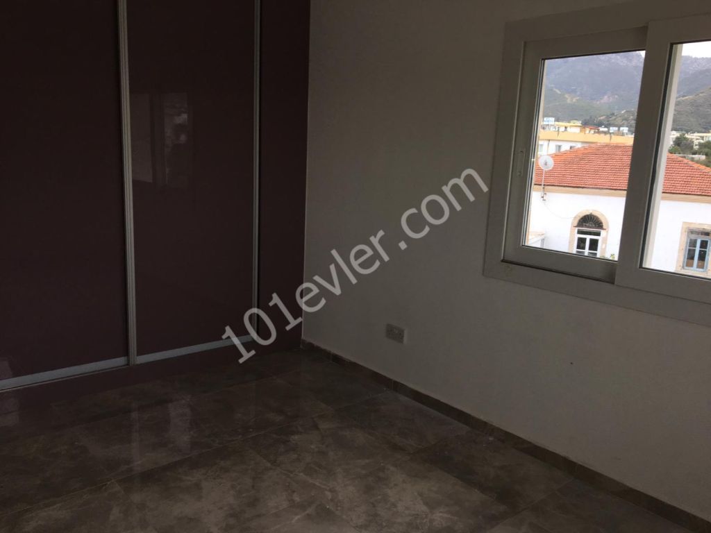 Flat To Rent in Alsancak, Kyrenia