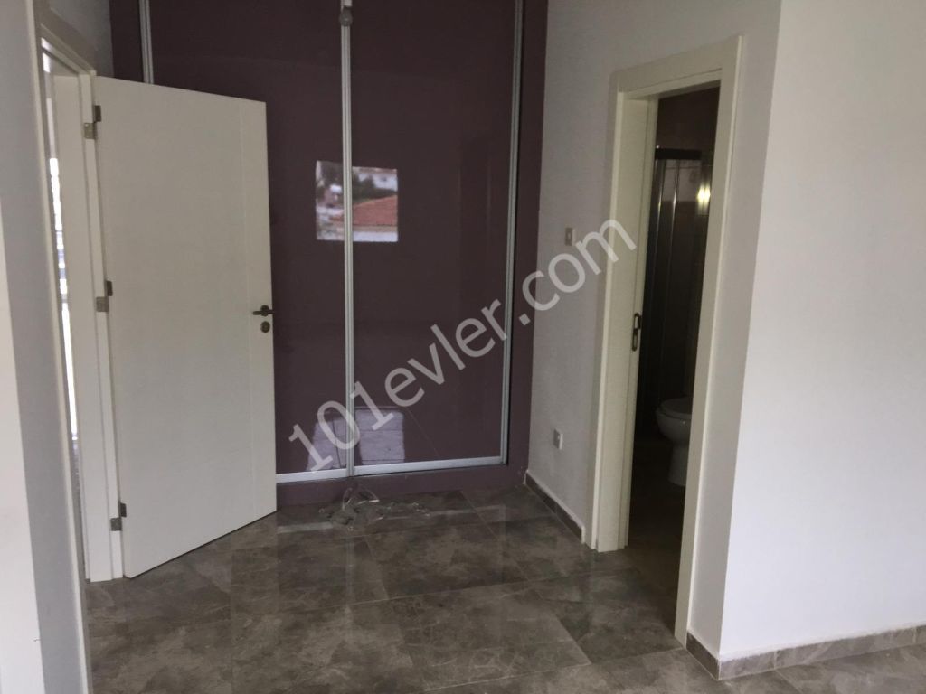 Flat To Rent in Alsancak, Kyrenia