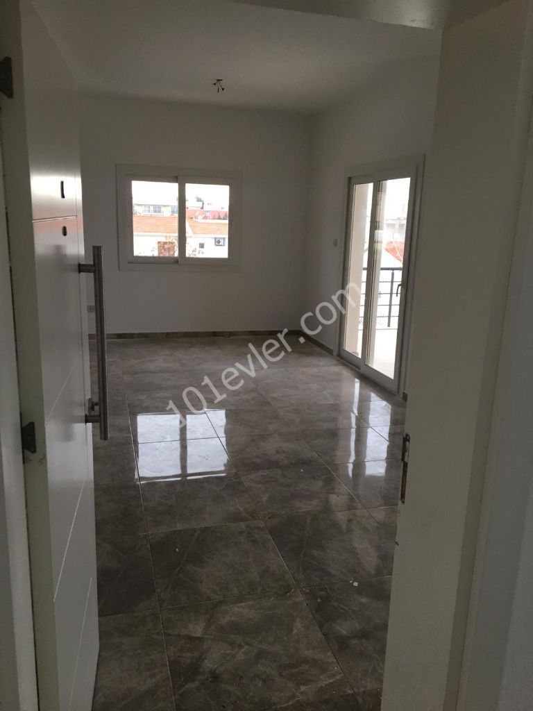 Flat To Rent in Alsancak, Kyrenia