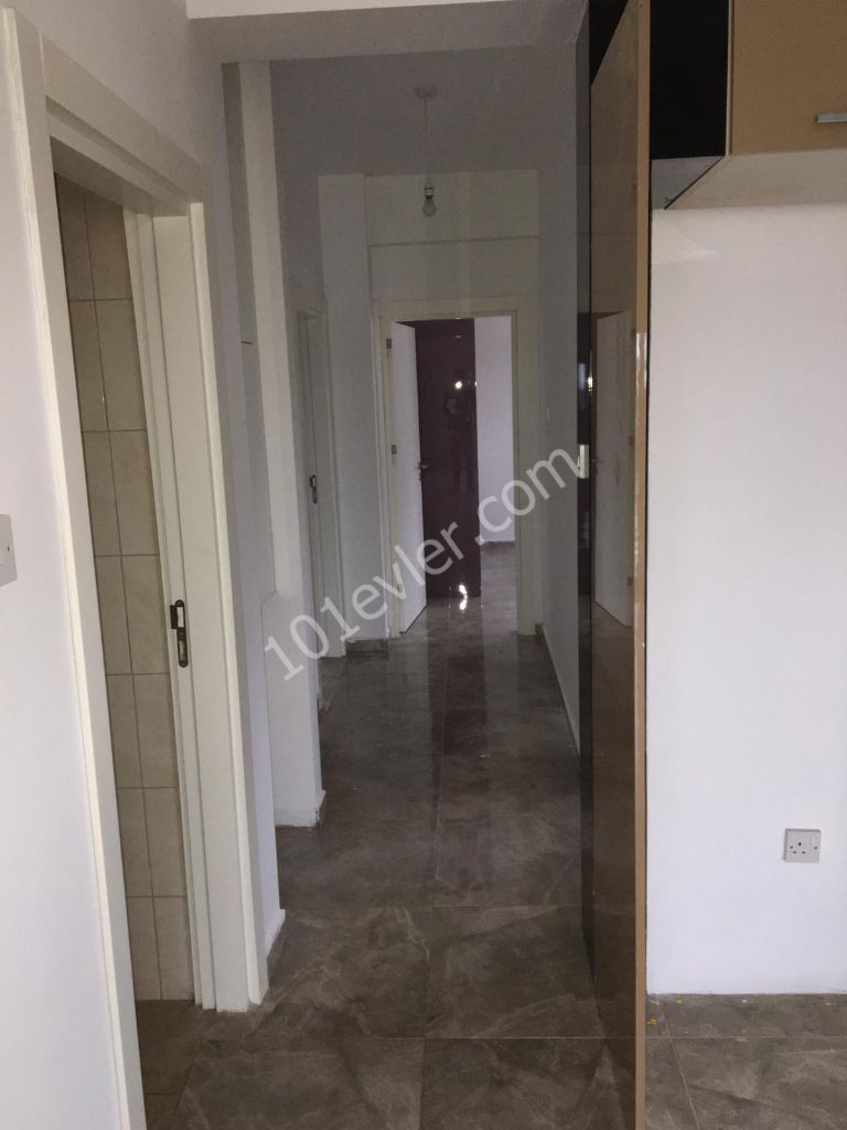 Flat To Rent in Alsancak, Kyrenia