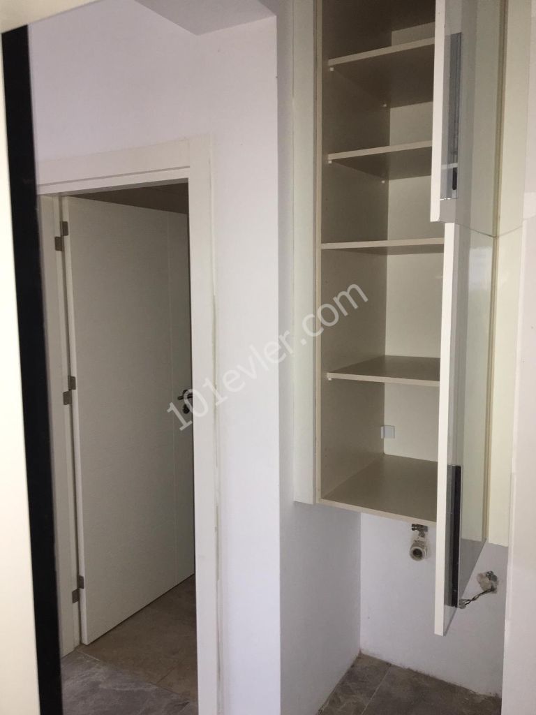 Flat To Rent in Alsancak, Kyrenia