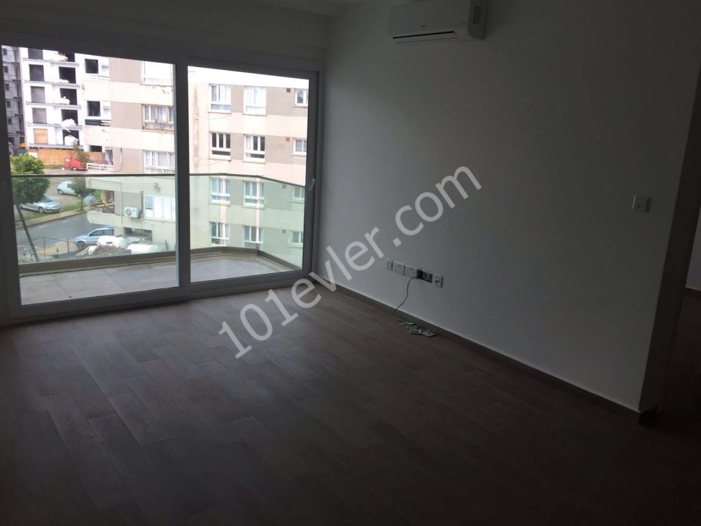 GİRNE MERKEZDE 1+1 YENİ EŞYALI KİRALIK DAİRE