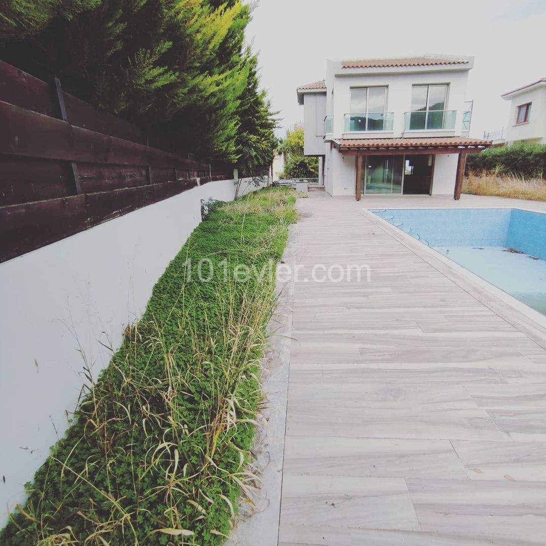 Spacious and Spacious Villa Close to the Sea with Private Swimming Pool ** 