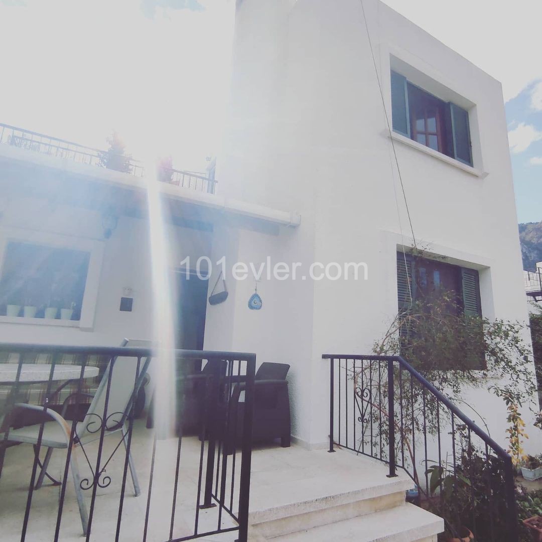 Detached House with Garden in Karmi ** 