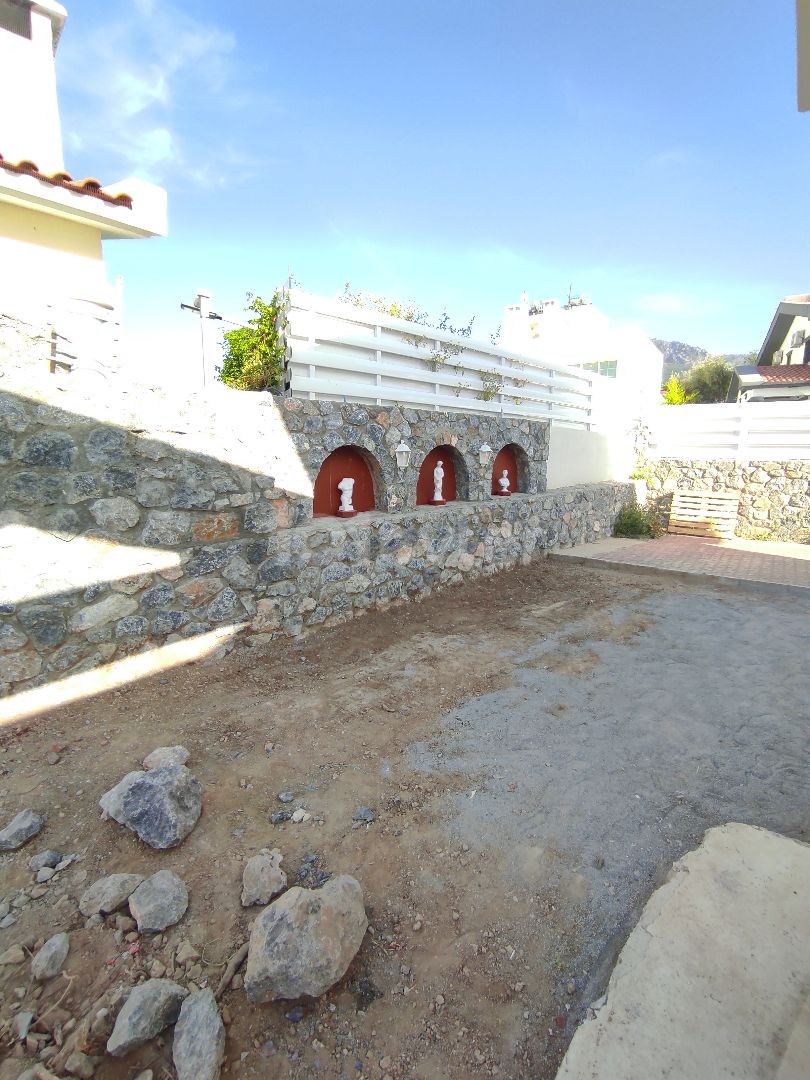 Villa Mit Pool Zu Verkaufen In Alsancak British College ** 