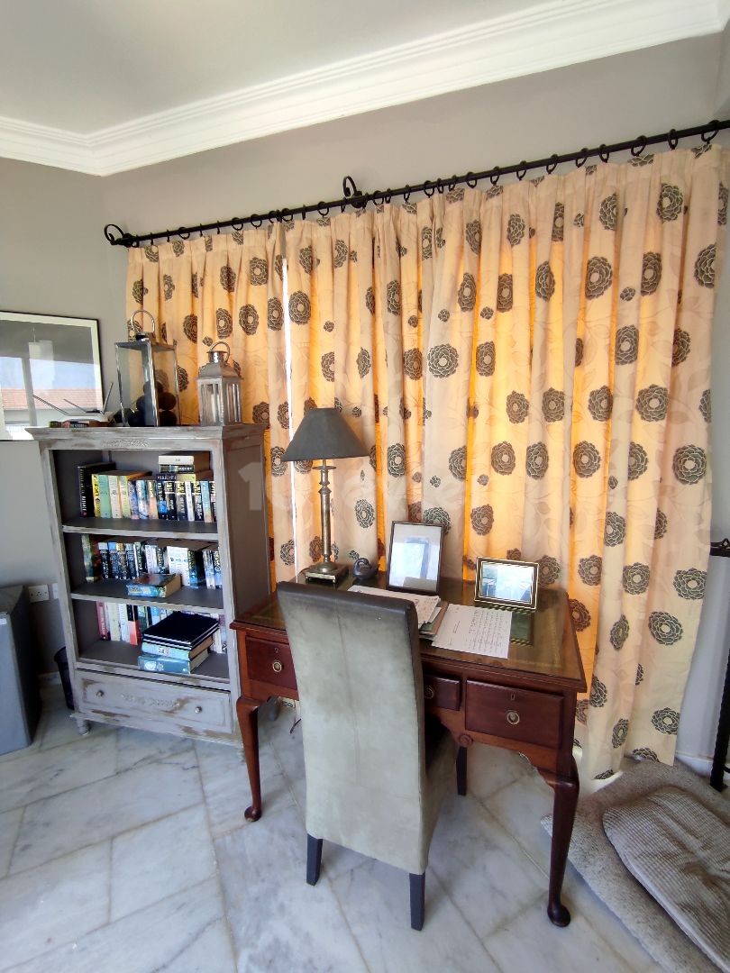 A WELL-KEPT, VERY STYLISH 4-BEDROOM HOUSE FOR SALE IN ALSANCAK ** 